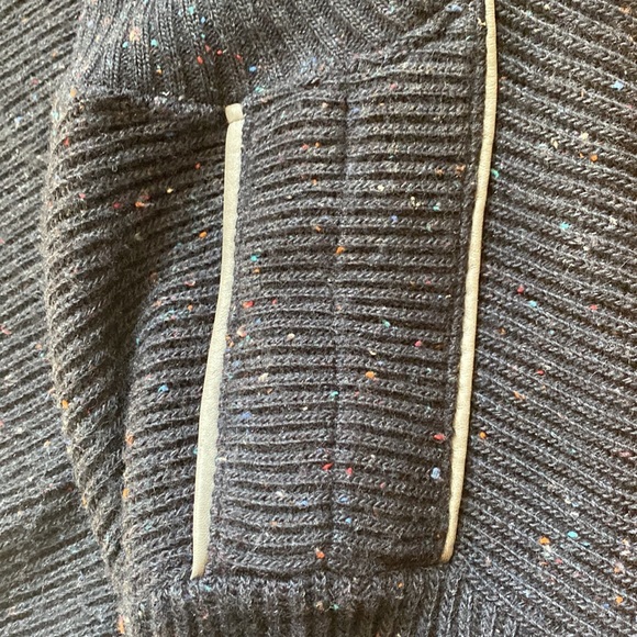 Tundra wool sweater, made in Canada - Picture 4 of 4